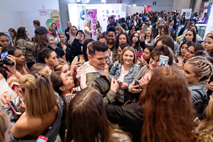 9_Talent Lounge (Glam Masters Talent Meet & Greet) Big crowd of fans at the Glam Masters Talent Meet & Greet