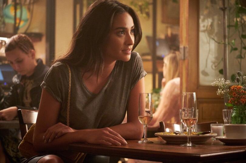 Shay Mitchell as Peach Salinger.