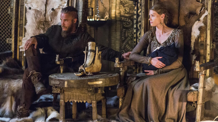Travis Fimmel as Ragnar, Alyssa Sutherland as Princess Aslaug