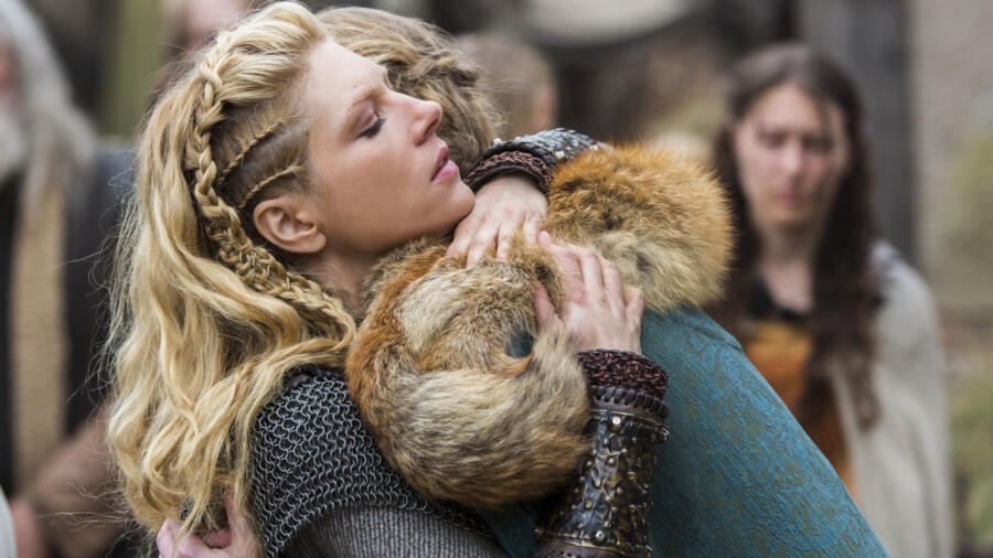 Katheryn Winnick as Lagertha, Alyssa Sutherland as Princess Aslaug