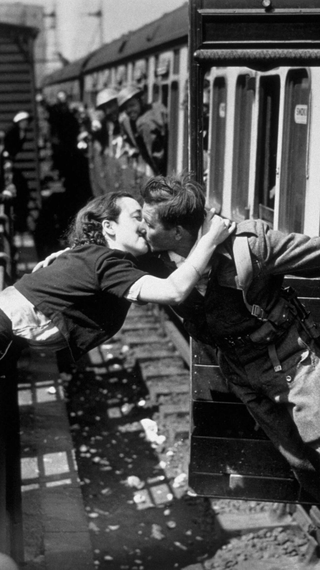 A soldier of the British Expeditionary Force and his girlfriend