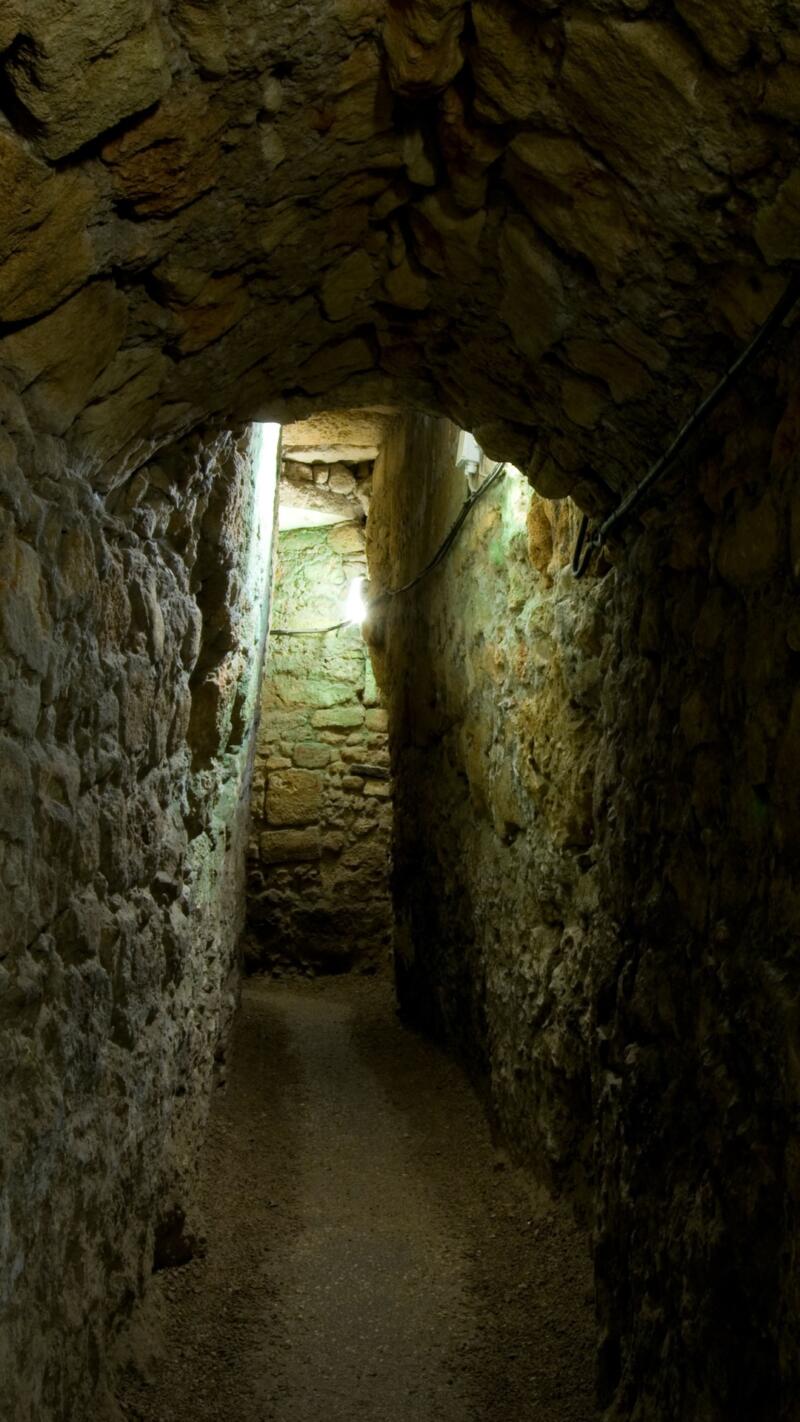 A supply and escape tunnel under the city of Akko