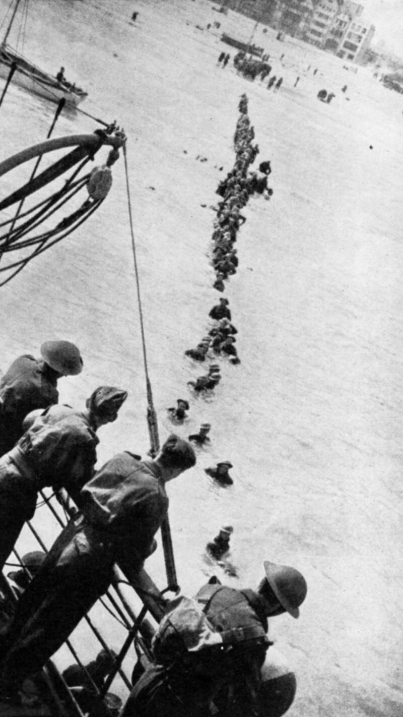 For the evacuation of British troops, most soldiers had to wade out in the water to find a rescue vessels.