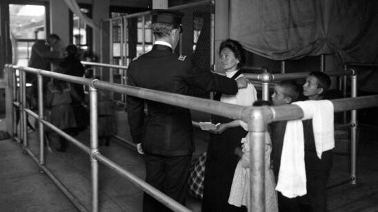 Most Immigrants Arriving at Ellis Island in 1907 Were Processed in a Few Hours