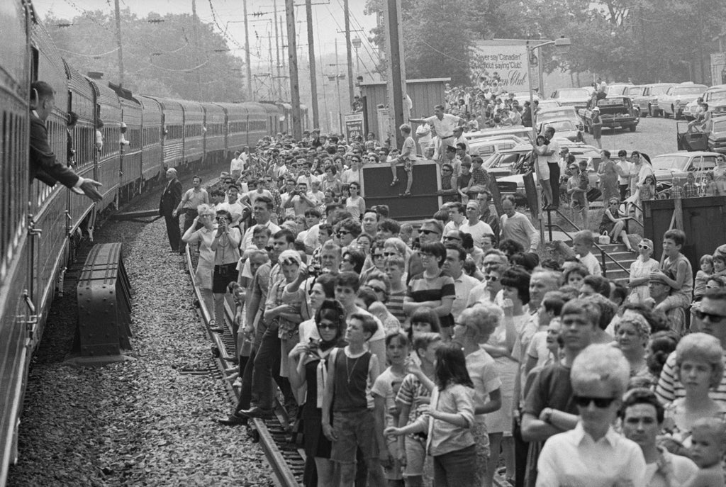 Inside RFK’s Funeral Train: How His Final Journey Helped a Nation Grieve