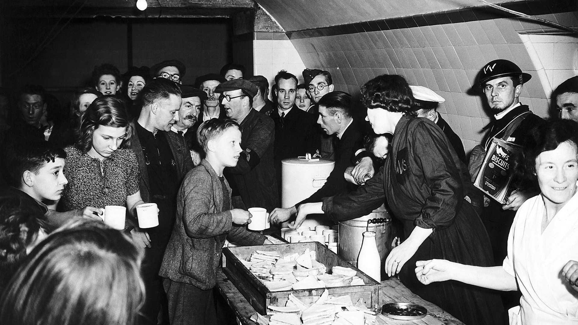 7 Photos of London’s Underground During WWII Blitz