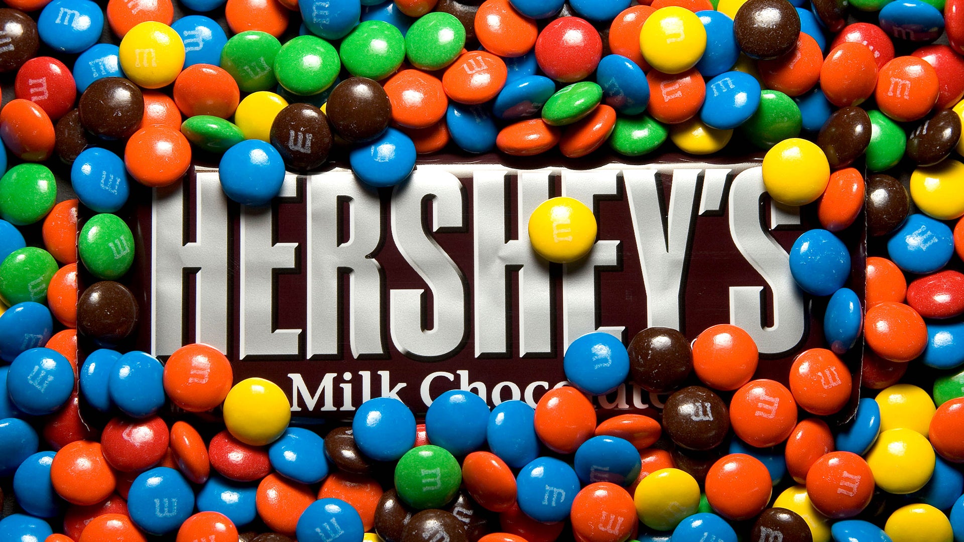 7 Iconic American Candies Through the Decades