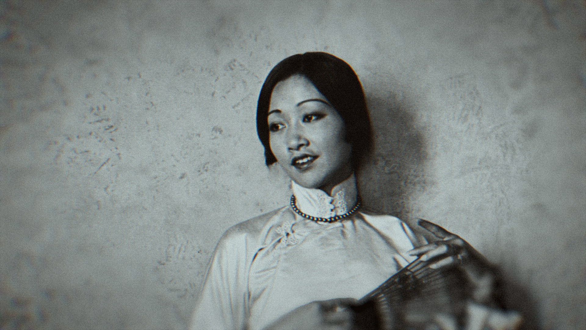a photo of a Japanese woman