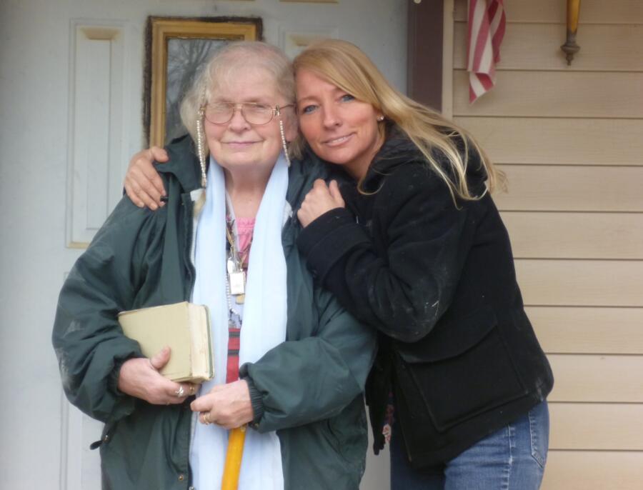 Janet and Beth from an episode of Hoarders