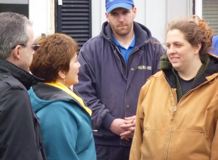 Hoarder Megan talking to Hoarders organizer Geralin Thomas