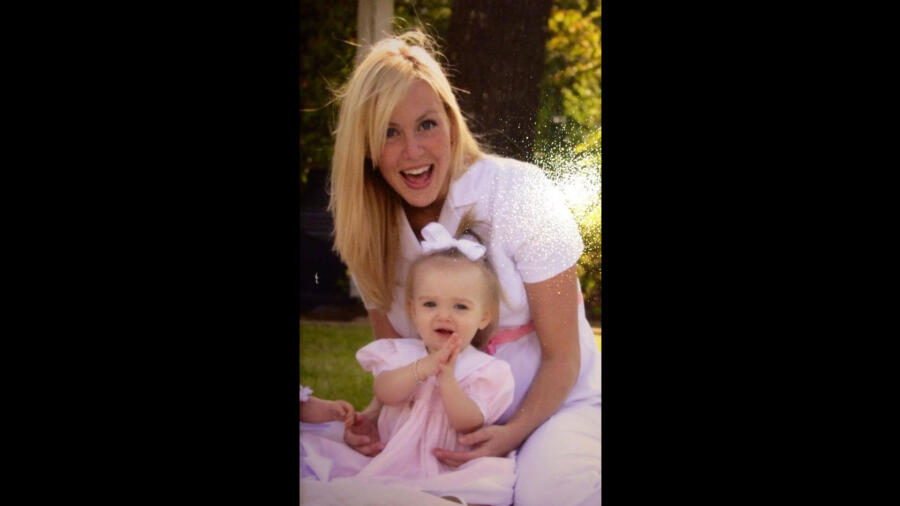 Old photo of Duck Dynasty's Jessica Robertson pregnant with Merritt