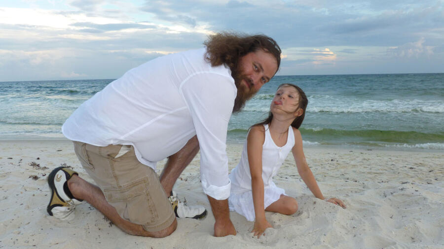 Mia Robertson and Willie Robertson at the beach