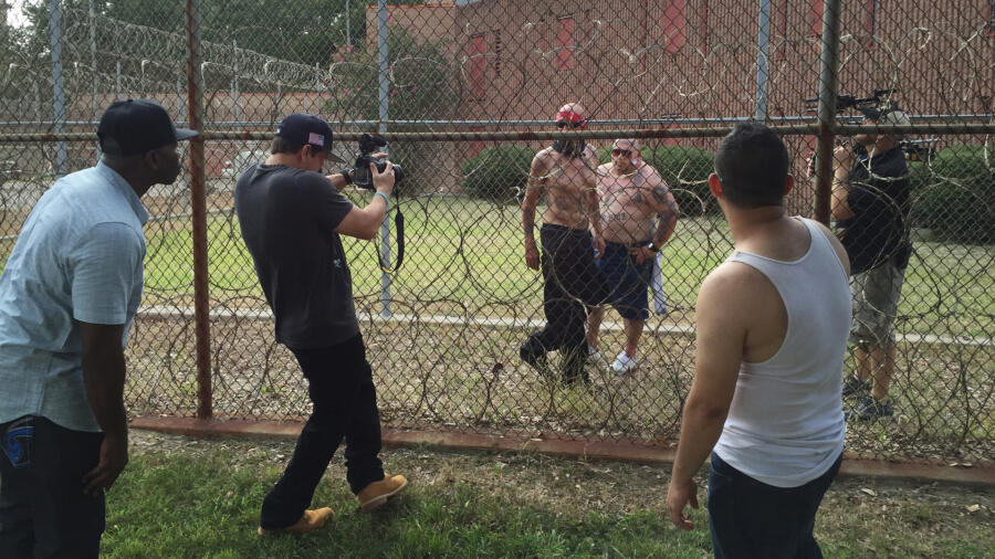 Mark shoots a music video with Drama and Nacho