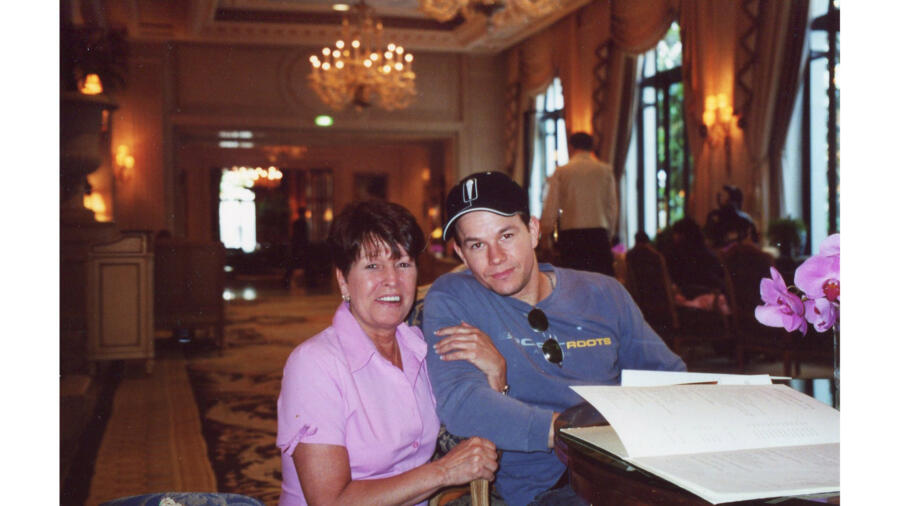 Alma visits Mark in Paris