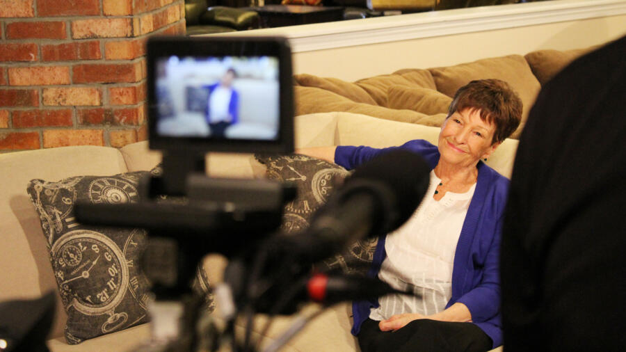 Alma performs in a commercial