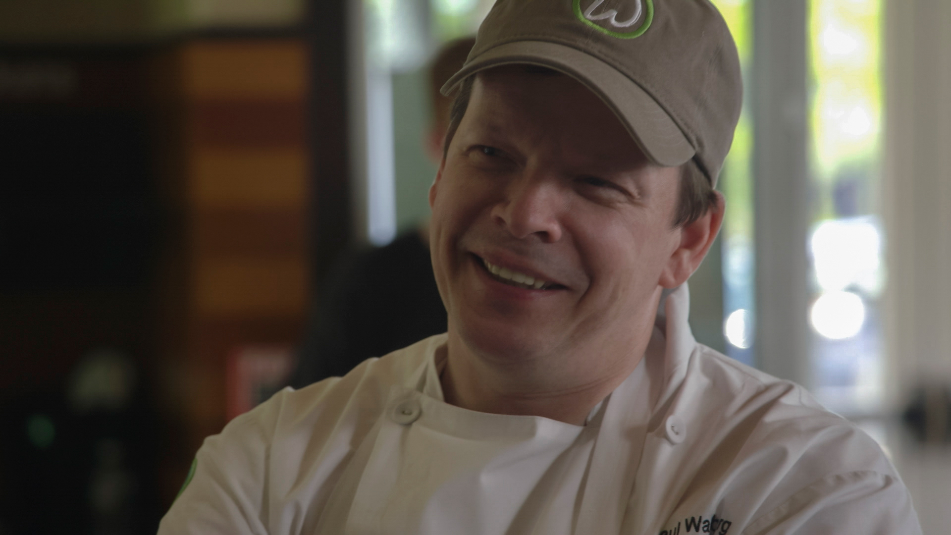 Season 6 - Wahlburgers | A&E