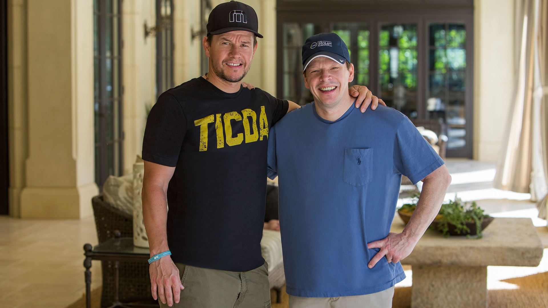 Season 4 - Wahlburgers | A&E