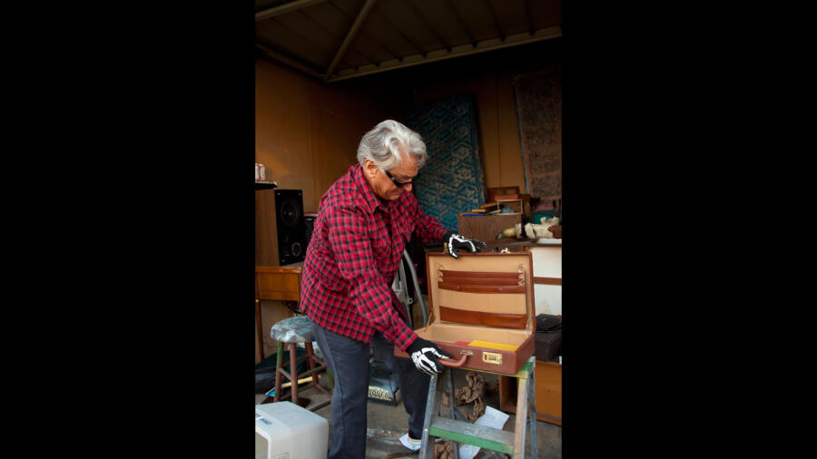 Barry finds mystery suitcase