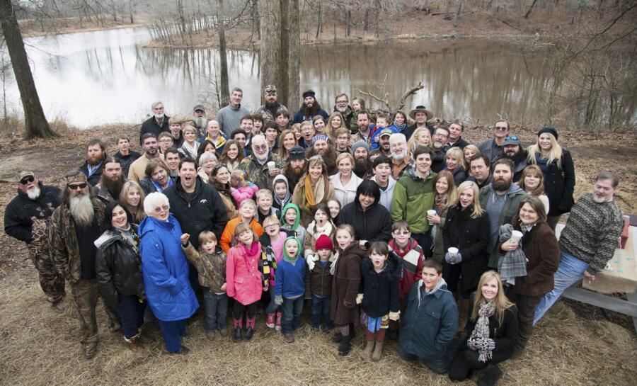 The Robertsons turn up in droves to support Mia at the reunion...and this isn't even all of them!