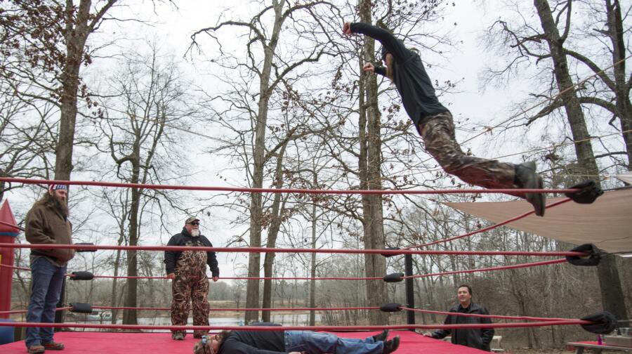 Jase and Martin test out the ring.