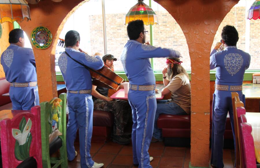 Jase and Jep listen to a mariachi band, and eat chips and salsa, while they wait for the manager. After they're told they are not allowed to unload their garbage, Jase says they were victims of "facial profiling."