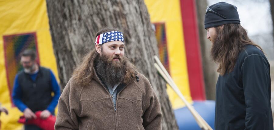 Willie and Jase are surprised at the amount of family members who came to the last-minute reunion.