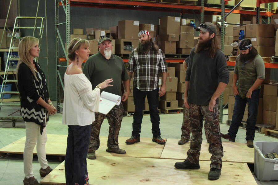 Missy tells the group they'll perform a song during the Christmas play.