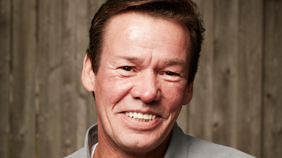 The 58-year old son of father (?) and mother(?) Arthur Wahlberg in 2022 photo. Arthur Wahlberg earned a  million dollar salary - leaving the net worth at  million in 2022