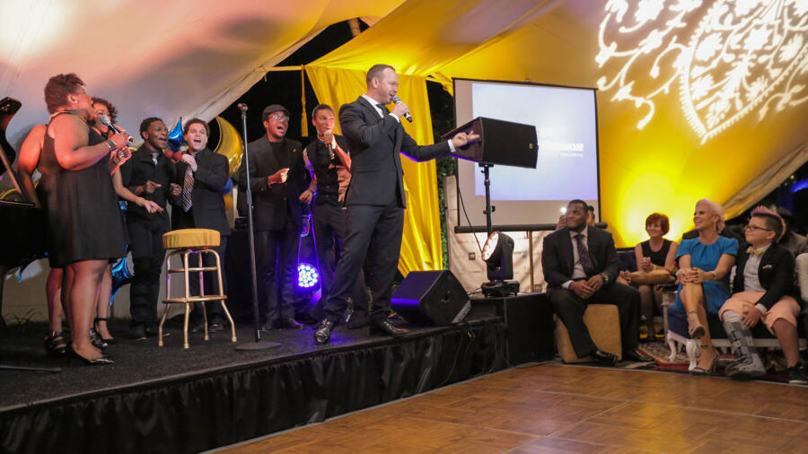 Donnie performs at the auction.