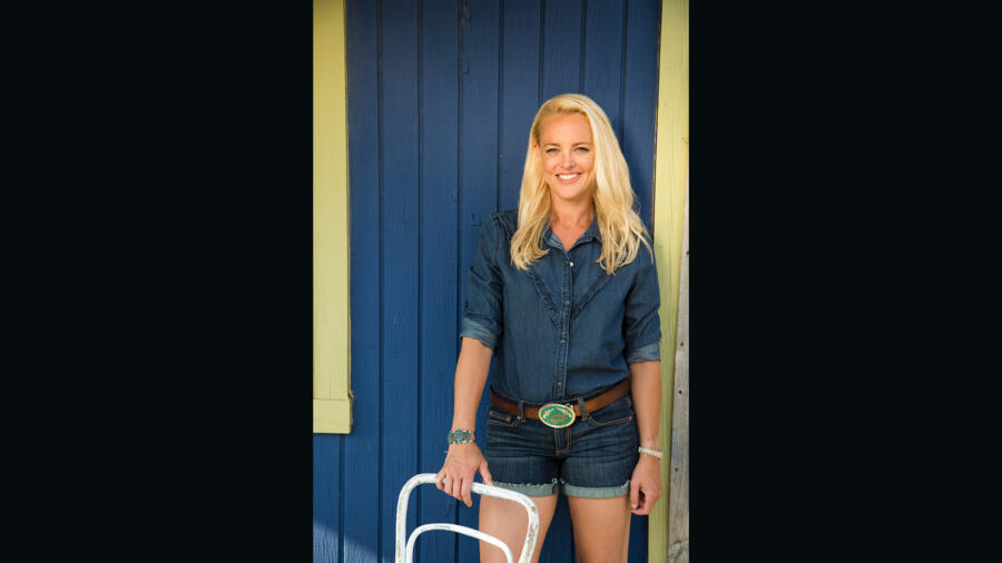 Score one for the blondes