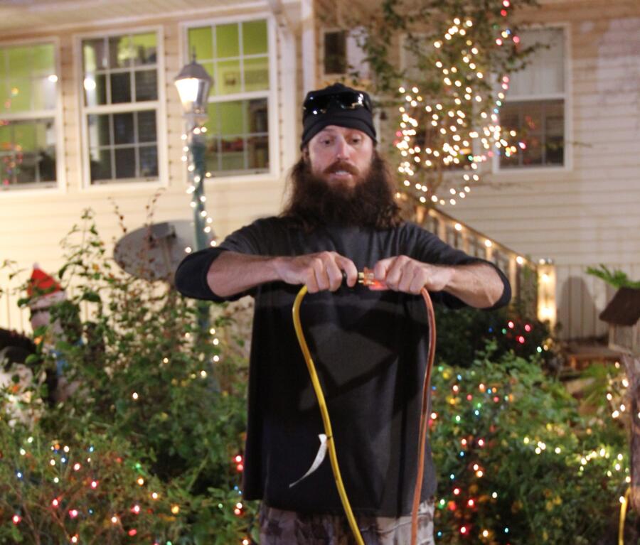 After hours of hanging lights, Jase turns the power on to reveal his masterpiece.