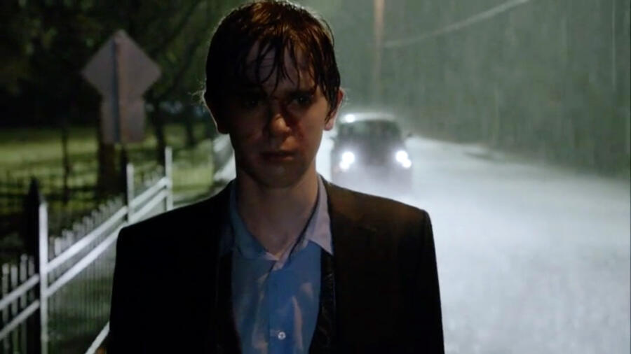 Norman walks to Bates motel