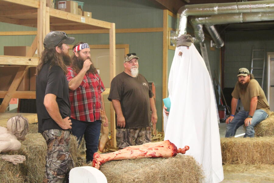 Si pretends to be a ghost, but his omnipresent blue cup gives him away.