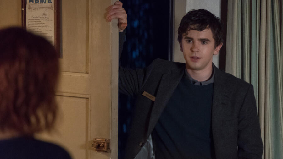 The restaurants in town are closed, but Norman offers to bring Marion a sandwich. "We like to think we can offer room service, even if we're only a motel," he tells her.