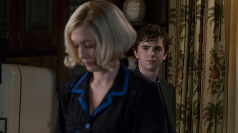 Norman makes it clear that he now understands that he’s losing his mind, and that “Mother” is not really there.