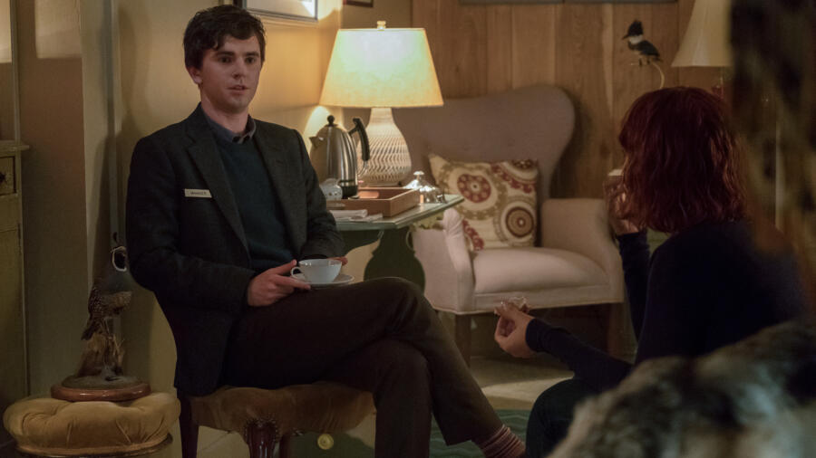 Norman tells Marion about his mother. "Parents can be a bitch," she says. "You have no idea," he replies.