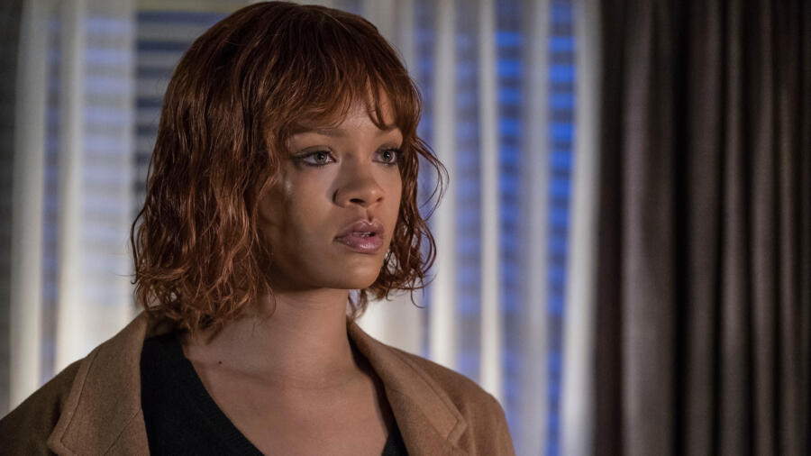 Marion returns to the motel office to ask Norman to check the registry for her boyfriend Sam Loomis' address. She's tired of waiting for him to show up.