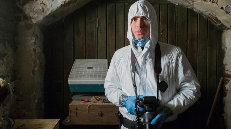 The investigator finds Chick’s body