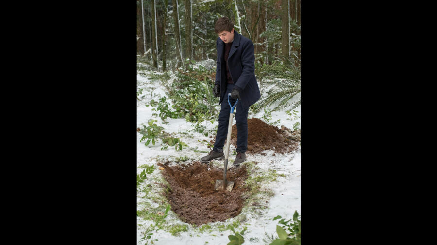 Norman moves Norma's body out of the house.