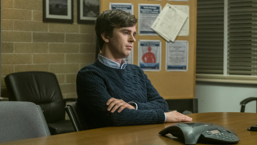 Norman (Freddie Highmore)