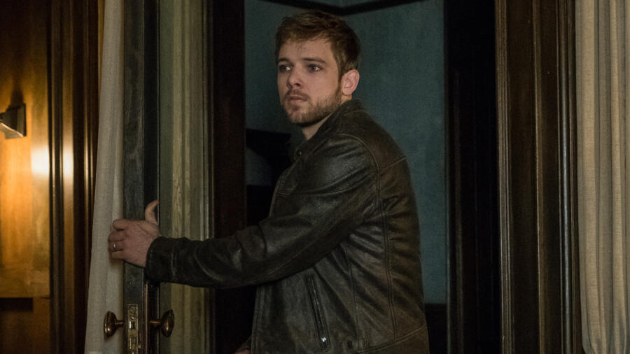 Dylan arrives unexpectedly.