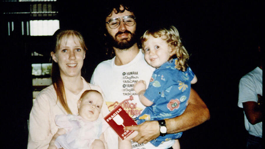 David Koresh and the Branch Davidians: 6 Things You Should Know - A&E