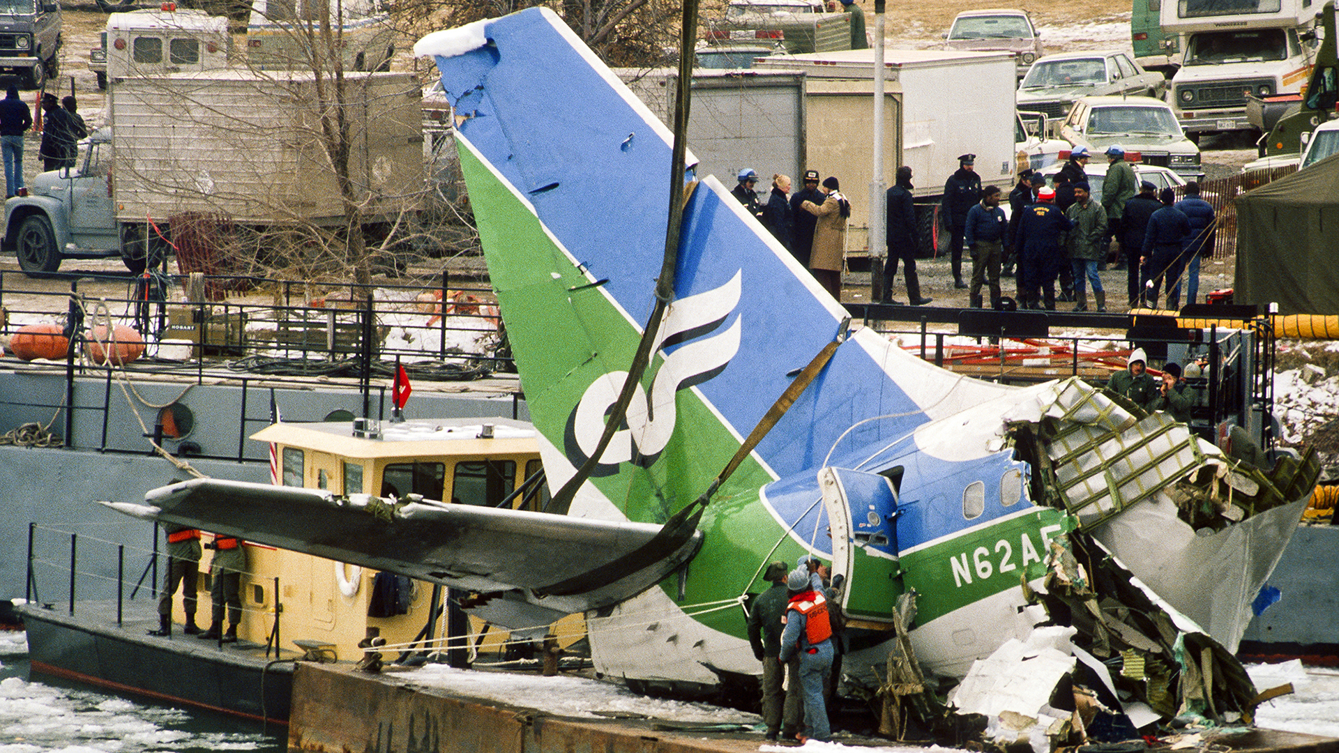 Working an AirCrash Aftermath D.C. Cop Recounts Recovery Efforts