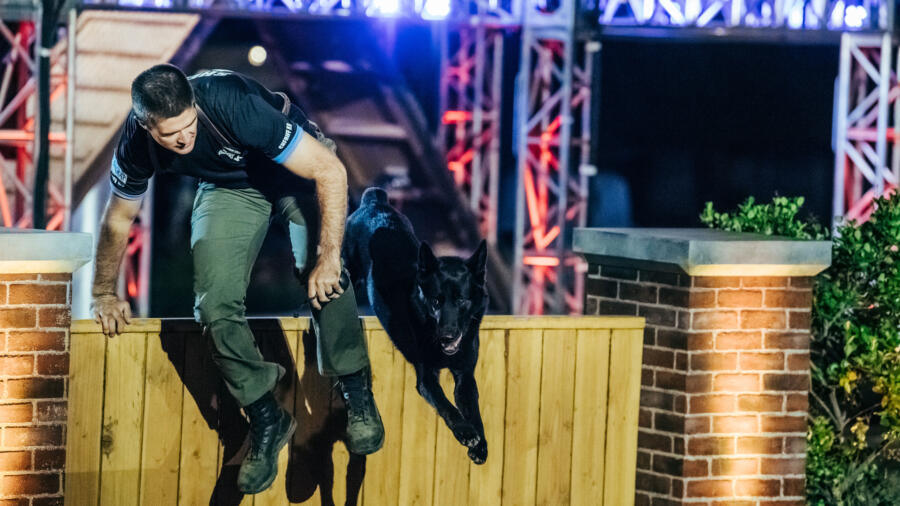 Team Maverick jumps a wall