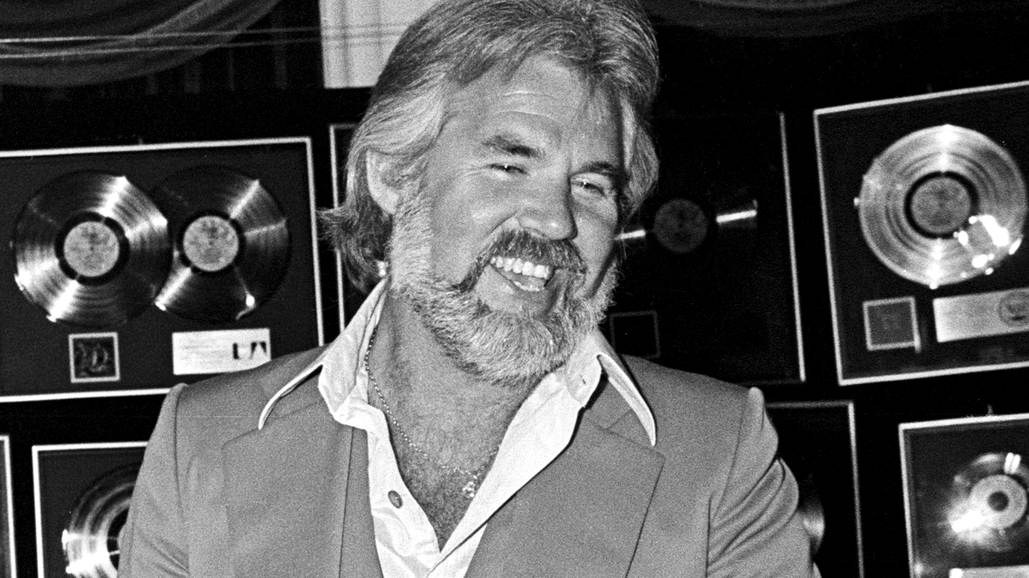 Kenny Rogers on Biography.com