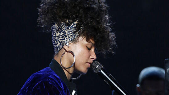Alicia Keys Isn’t Wearing Makeup On ‘The Voice,’ Here’s Why