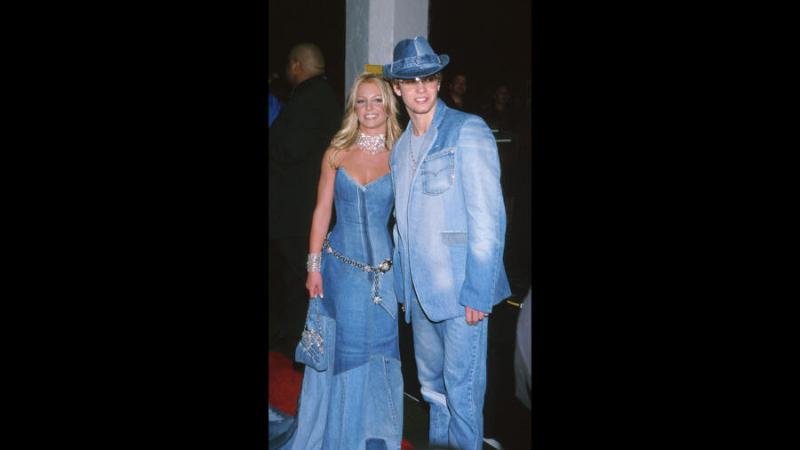 Britney Spears and Justin Timberlake at the 2001 American Music Awards