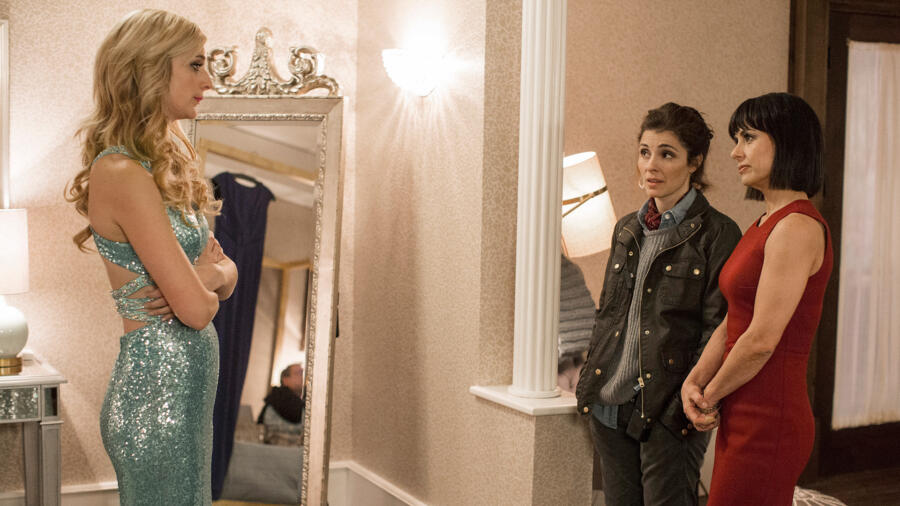 UnREAL Season 3, Episode 1