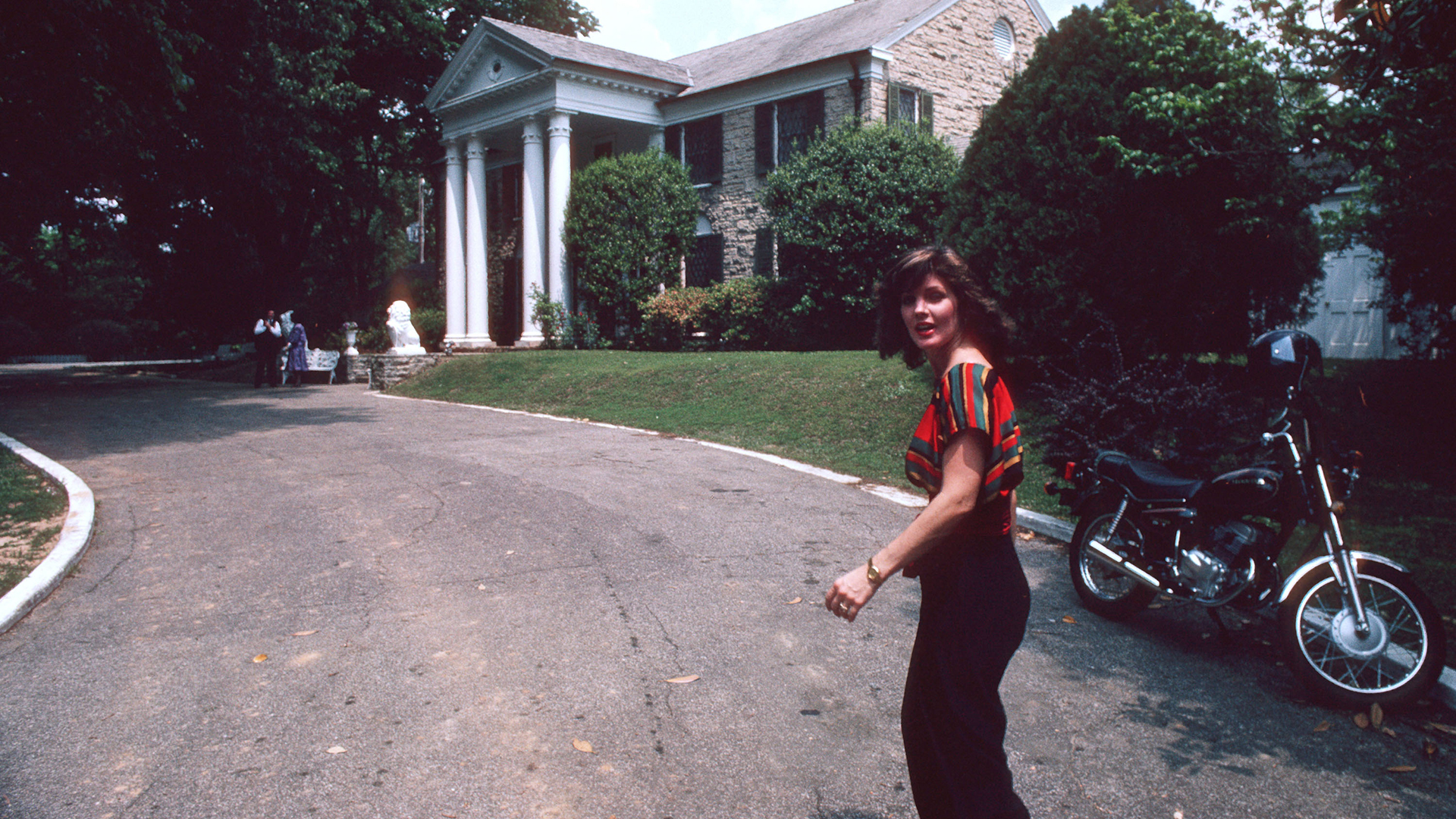 June 7, 1982 Priscilla Presley Opened Graceland to the Public Lifetime