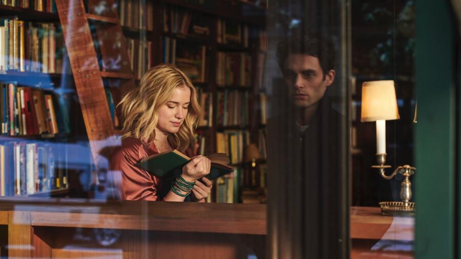 Elizabeth Lail as Beck and Penn Badgley as Joe in YOU Season 1